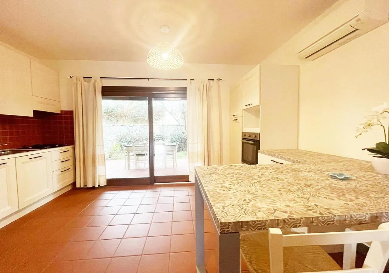 Daire Pgs Immobiliare Srls Guardioli Bouganville Villetta A Schiera Con Terrazza Attrezzata E Posto Auto Privato La Maddalena